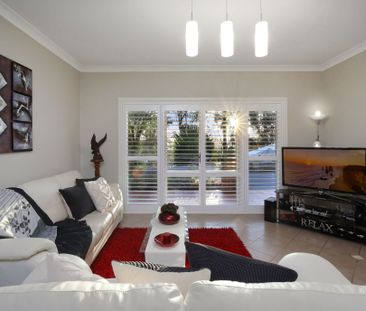 Spacious family home with self contained unit - Photo 3