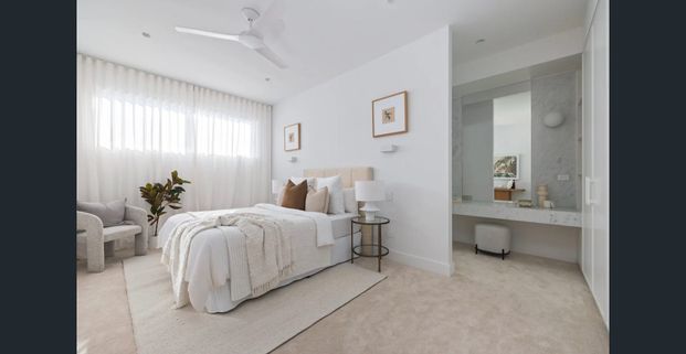 Brand New & Elegant Family Living - Steps to Shops & Beaches - Photo 1