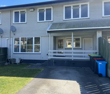 Renovated and ready to move in! - Photo 3