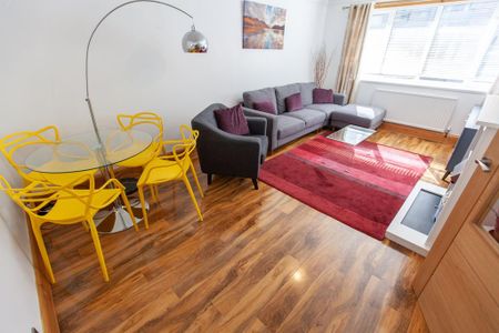 3 bedroom flat to rent - Photo 2