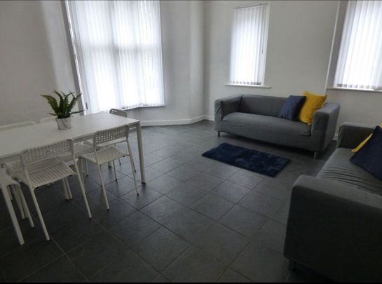 9 Bed Detached House, Smithdown Road, L15 - Photo 1