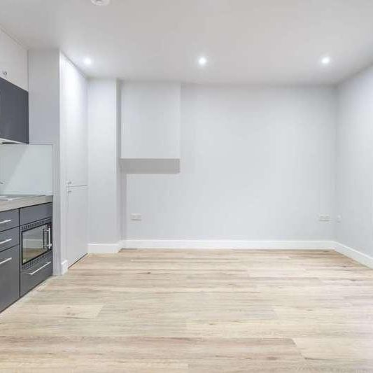 St Charles Square, Ladbroke Grove, W10 - Photo 1