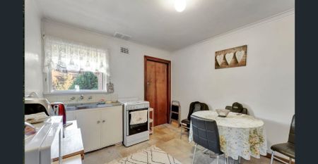 2 Bedroom Ground Floor Apartment with Water Views (Pet Friendly) - Photo 2