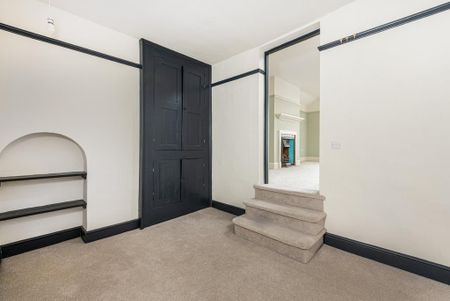 4 bedroom semi-detached house to rent - Photo 2