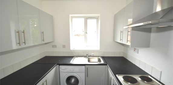 Studio to rent - Photo 2