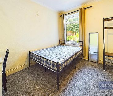 4 bedroom semi-detached house to rent - Photo 4