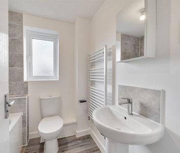 3 bedroom semi-detached house to rent - Photo 6