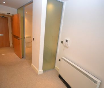 2 bed Flat for Rent - Photo 3