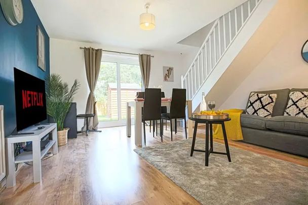 Attractive and comfortable 2-bedroom semi detached property in Milton Keynes - Photo 1