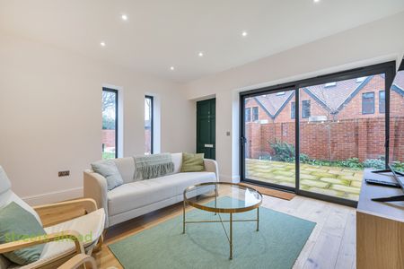 The Grove, Coulsdon, CR5 - Photo 2