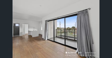 Modern 4-Bedroom, 4-Bathroom Townhouse in Prime Doncaster East Location - Photo 3
