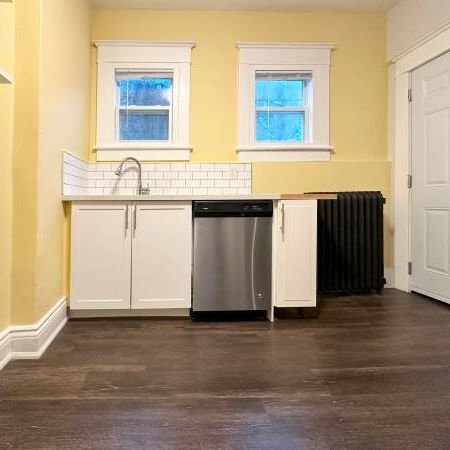 Spacious 2Br Apartment w/ Private Porch! - Photo 3