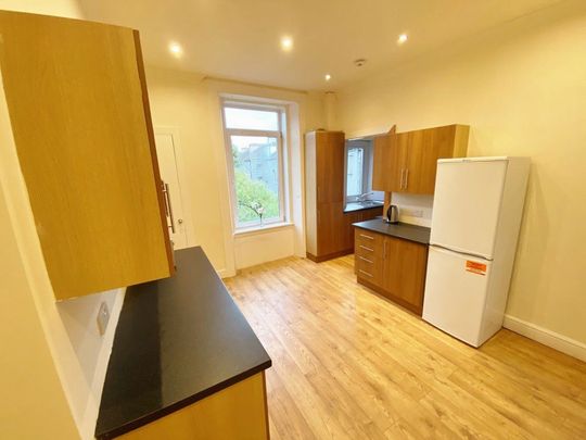 To Let 1 Bed Flat - Photo 1