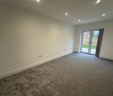 White Horse Drive, Bury St. Edmunds, West Row - Photo 5