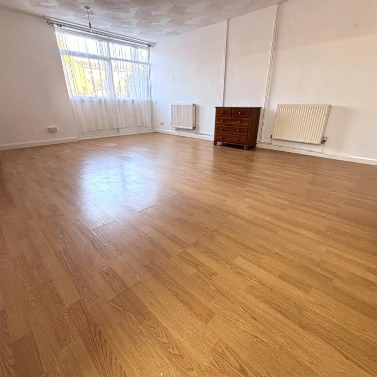 5 bedroom end of terrace house to rent - Photo 1