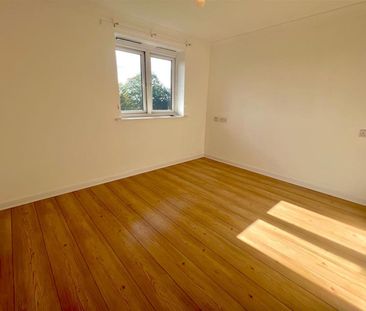 Midanbury Court, SO18 - Photo 4