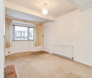 Burley Wood Crescent, Leeds - Photo 2