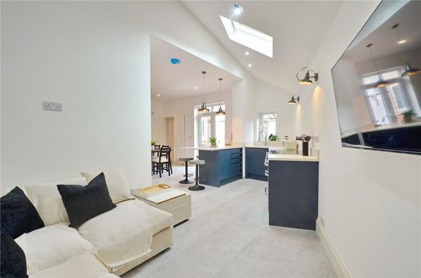 5 bedroom end of terrace house to rent - Photo 1