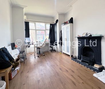 3 Bedroom Mid Terraced House for rent in Ash Road - Photo 3