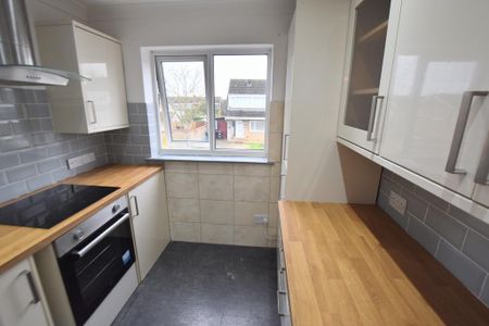 2 bedroom maisonette to rent - Photo 2