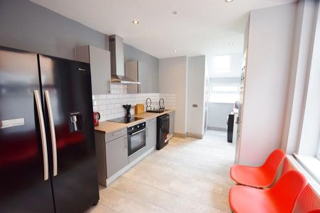 1 bedroom in a house share to rent - Photo 2