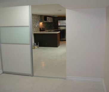 Little Italy - renovated 1 bedroom basement - Photo 2