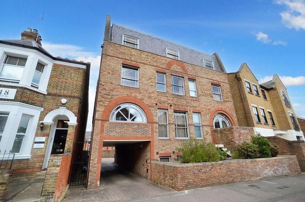 2 bedroom flat to rent - Photo 1