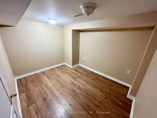 For Lease - 31 LEAMDEADOW Road, Vaughan, Ontario - Photo 1