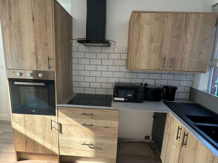 Rear Flat, 76 Station Road Room 2 - Photo 3