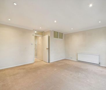 A fabulous four-bedroom family home in a prime Richmond location. - Photo 6