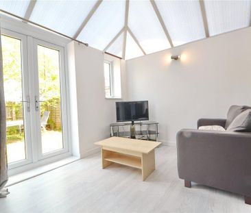 6 bedroom terraced house to rent - Photo 2