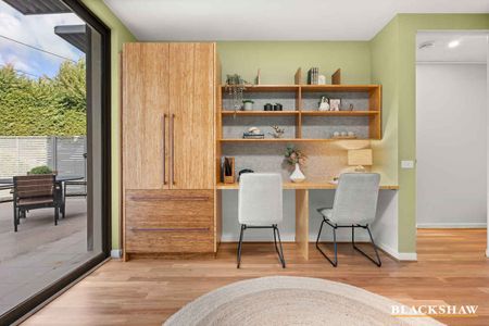 Single-Level Sophistication with Courtyard Elegance - Photo 5