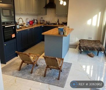 1 bedroom in a house share to rent - Photo 6
