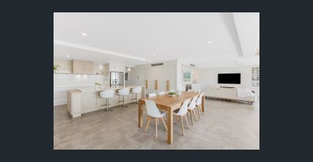 WHOLE FLOOR APRARTMENT IN BOUTIQUE BUILDING OF ONLY 3 - Photo 4