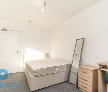 4 bed Flat for Rent - Photo 1