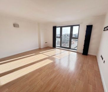 2 bedroom flat to rent - Photo 2