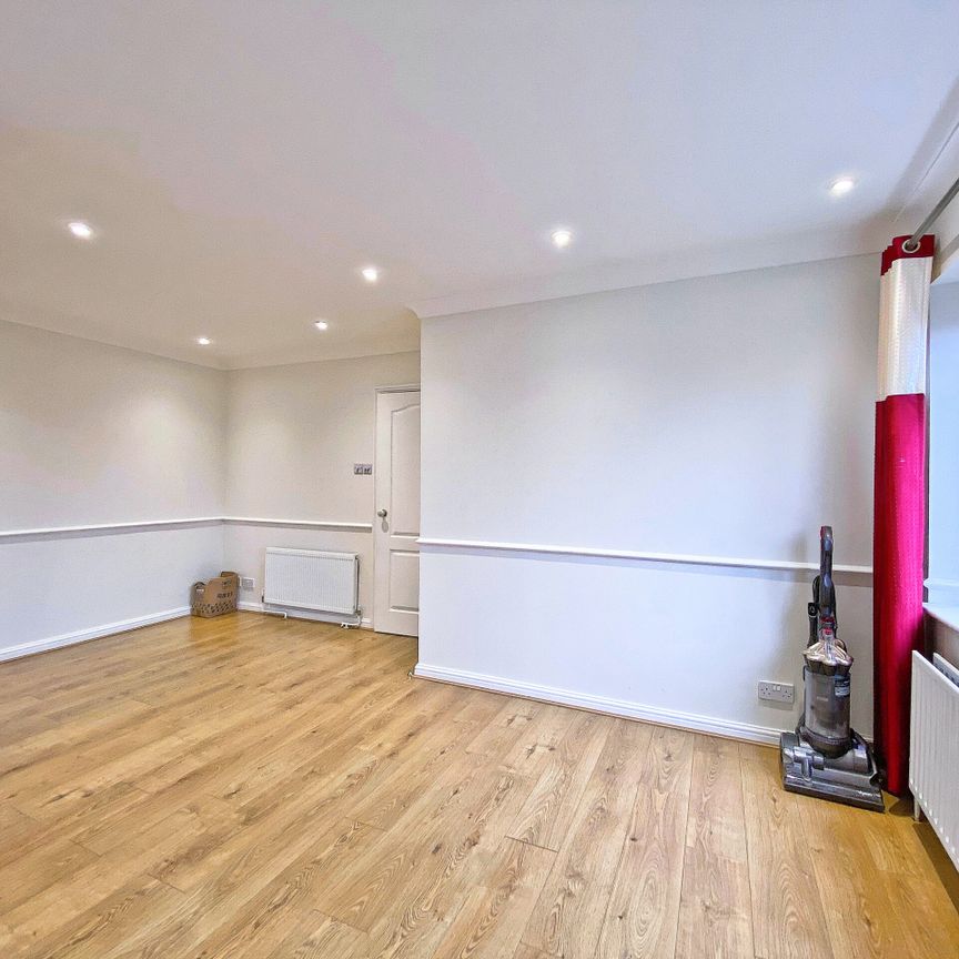 Ellen Drive, Fleet, Hampshire, GU51 - Photo 1