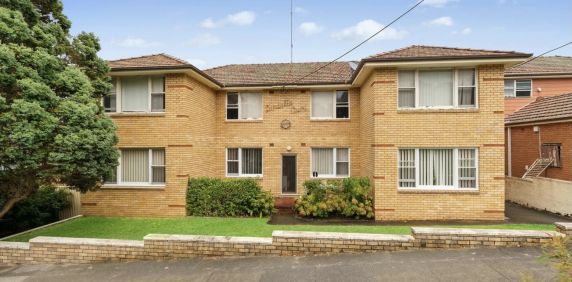 Convenient 1 Bedroom Apartment in a Great Location - Photo 2