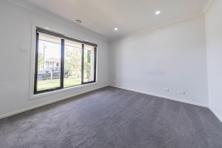 10 Ruby Rd, Cobblebank VIC 3338 - Photo 3