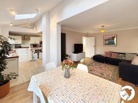 4 bedroom semi-detached house to rent - Photo 3