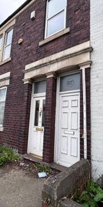 3 bedroom flat to rent - Photo 4