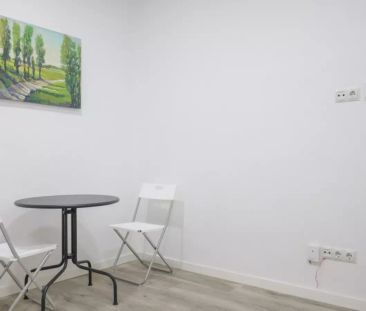 Rooms for rent in 5-bedroom apartment in Portazgo - Foto 1