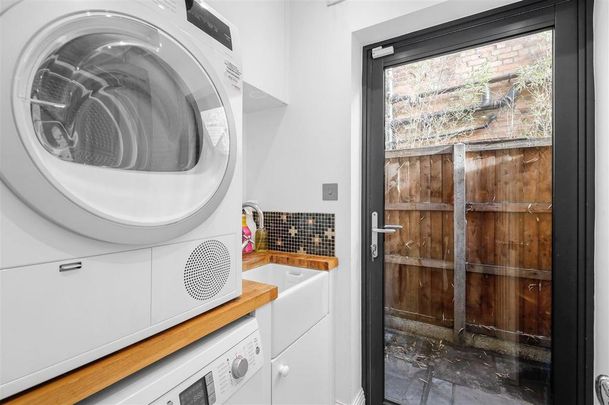 4 bedroom terraced house to rent - Photo 1