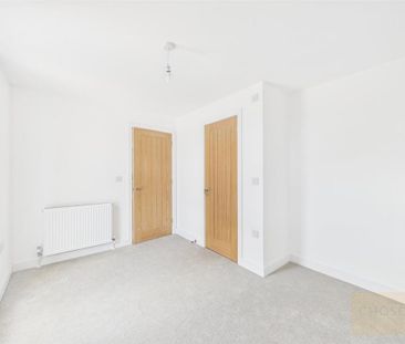 4 bedroom semi-detached house to rent - Photo 3