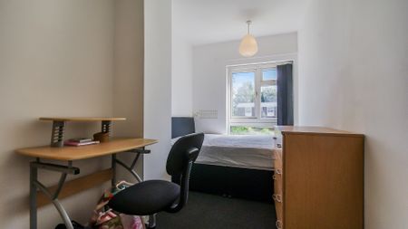 31 Hobart Croft - Photo 4