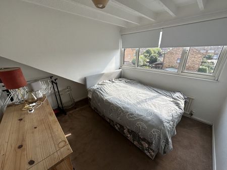 One-Bedroom Studio - Photo 5