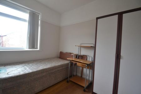 5 bedroom detached house to rent - Photo 2