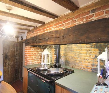 4 bedroom character property to rent - Photo 5