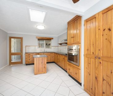 Family Home with Pool in Wulguru - Photo 6