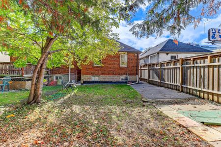 For Lease - 192 Roe Avenue, Toronto, Ontario - Photo 3